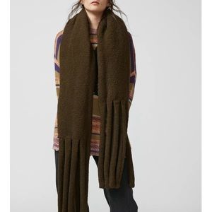 NEW UO Extra Chunky Extra Big Scarf